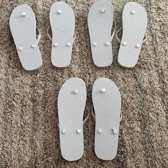 NWT 3 pairs of flip flops - Picture 6 of 6